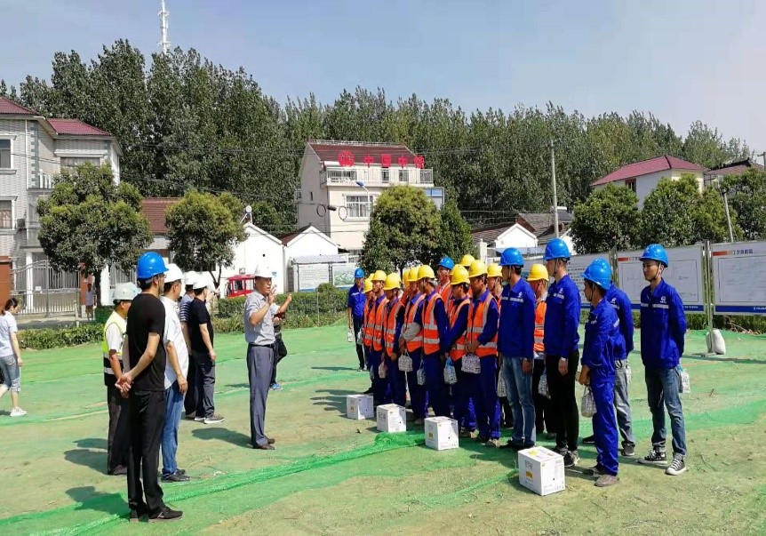 南京公用水務(wù)有限公司常務(wù)副總指揮長(zhǎng)楊文斌一行到南京八卦洲污水處理廠項(xiàng)目“送清涼”